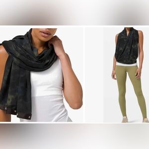 Black Lululemon Vinyasa Scarf
